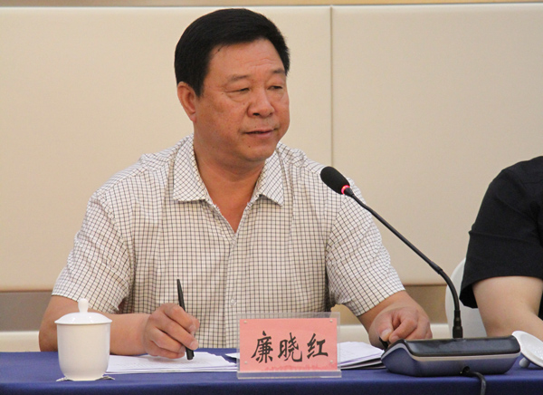 石家庄市数据资源管理局副局长廉晓红在会上致辞